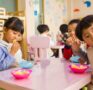 ¿Notas que tu hijo traga de forma rara o empuja la lengua? Podría tratarse de deglución atípica